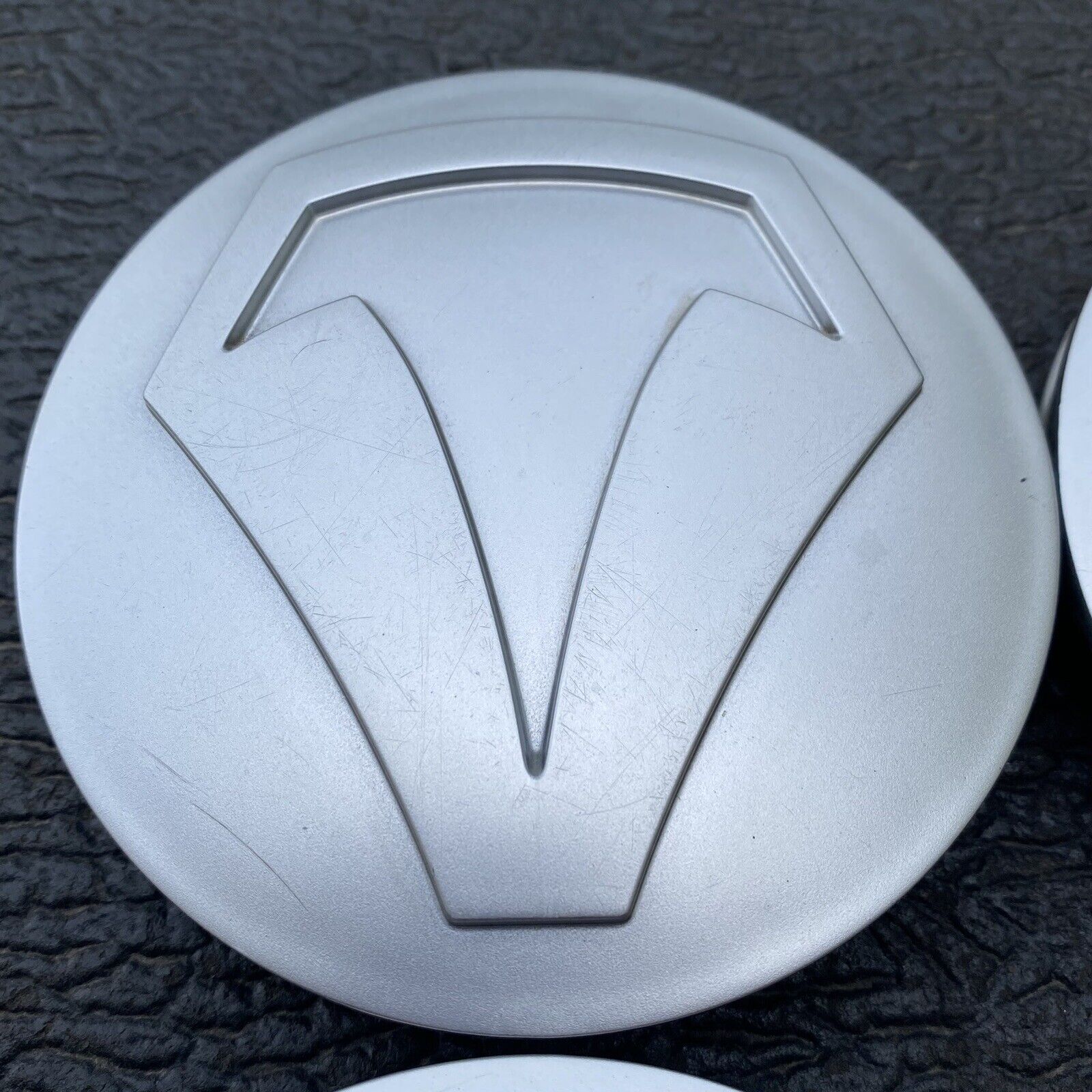 SINGLE CENTER CAP TOYOTA TUNDRA TSS 2015-2020 GENUINE OEM SILVER