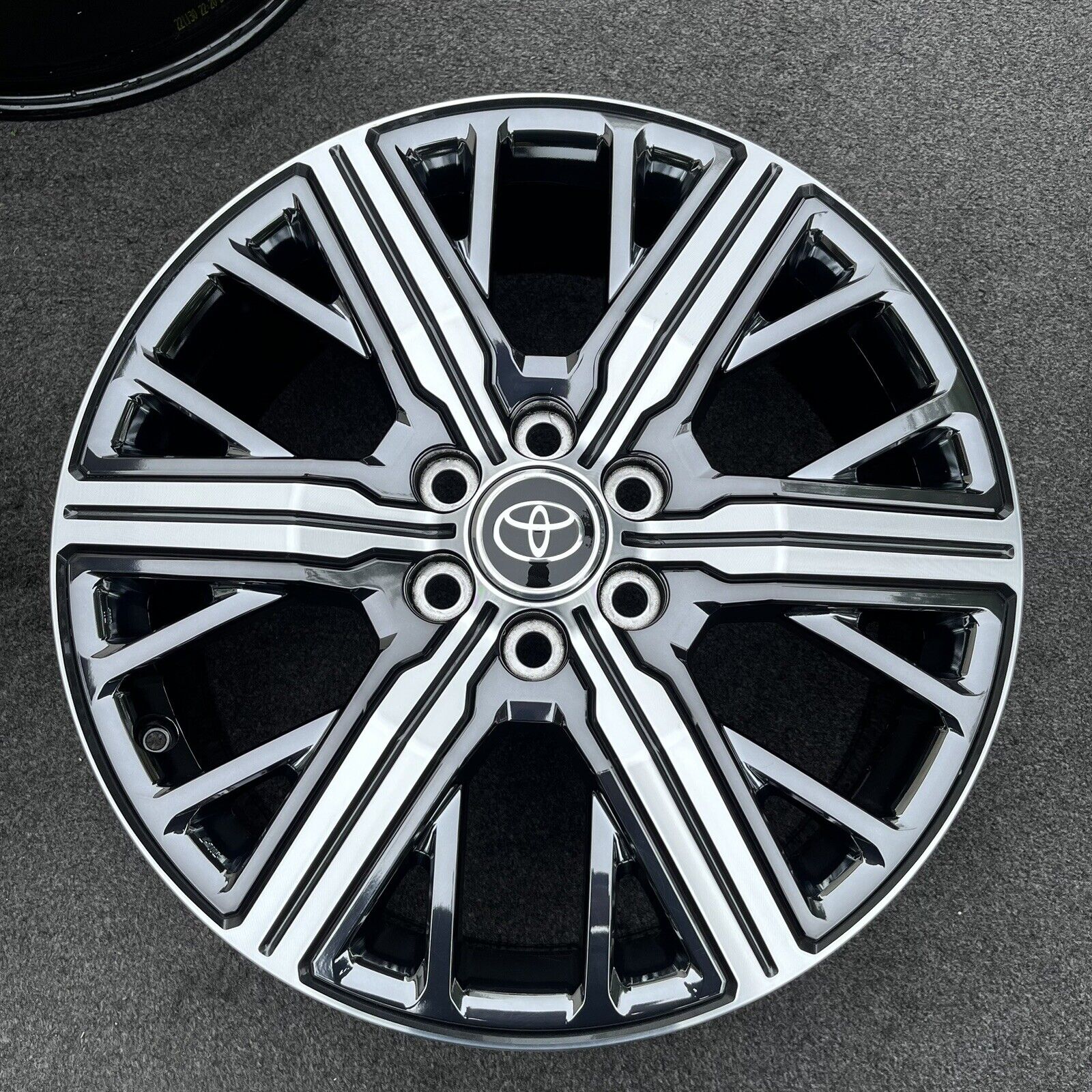 SINGLE 22 INCH WHEEL TOYOTA TUNDRA CAPSTONE 2022-2023 OEM