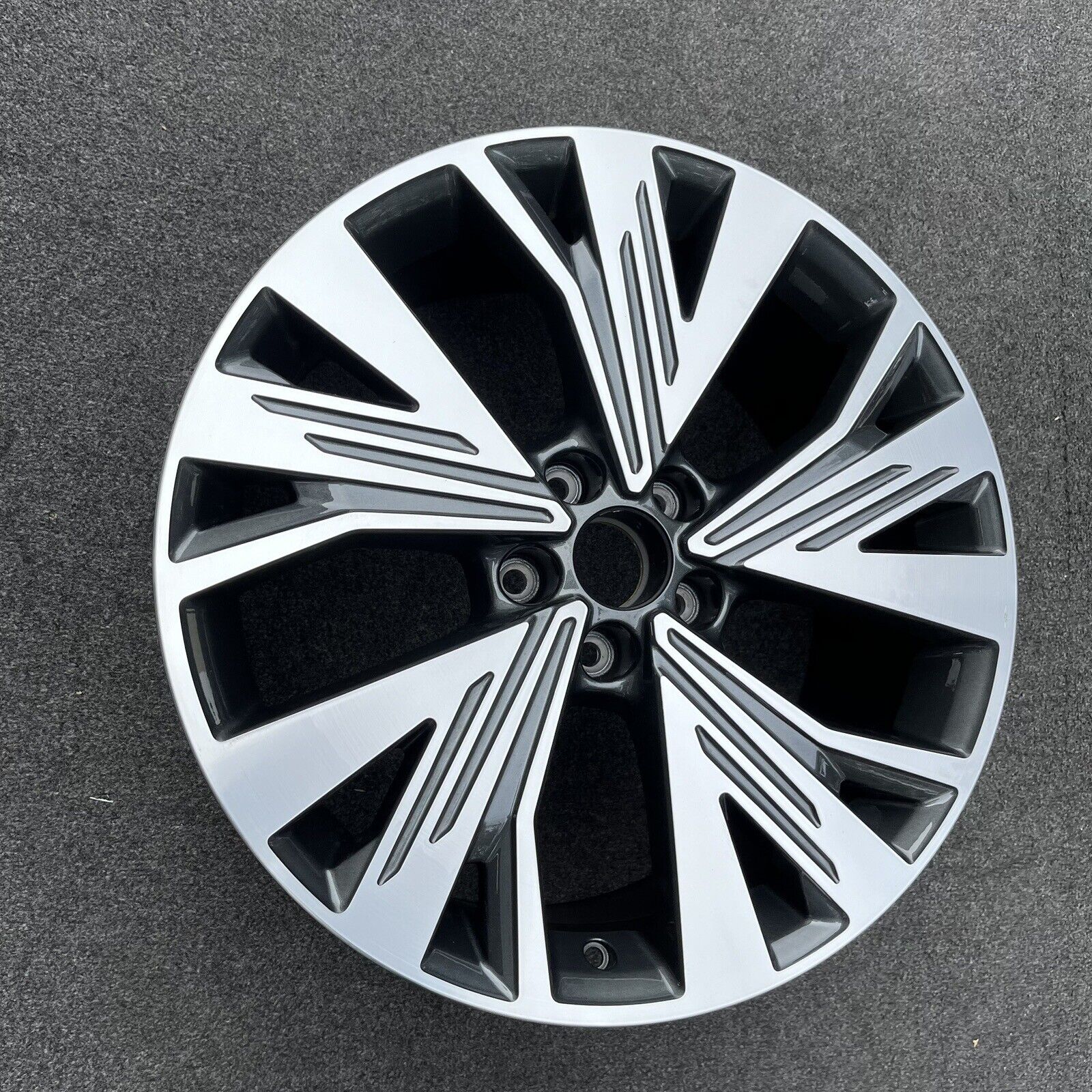 SINGLE 19 INCH WHEEL/RIM AUDI Q4 E-TRON 2023-2024 OEM CHARCOAL MACHINED ...