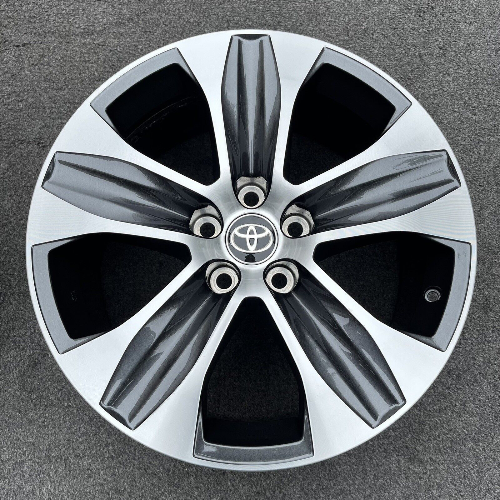 SINGLE 18 INCH WHEEL/RIM TOYOTA HIGHLANDER 2020-2023 OEM CHARCOAL ...