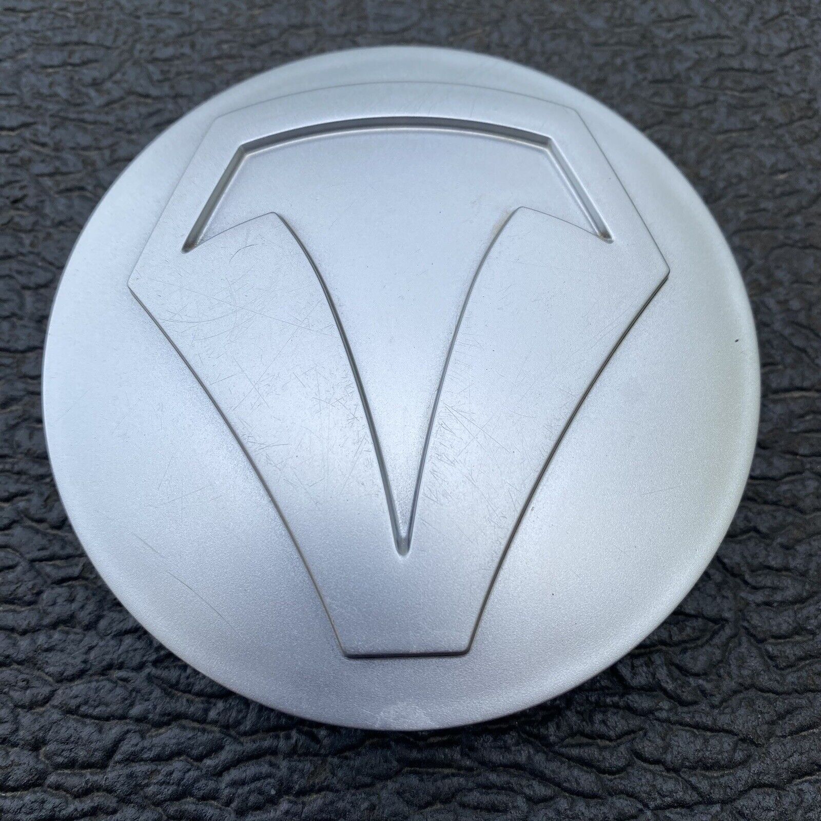 SINGLE CENTER CAP TOYOTA TUNDRA TSS 2015-2020 GENUINE OEM SILVER