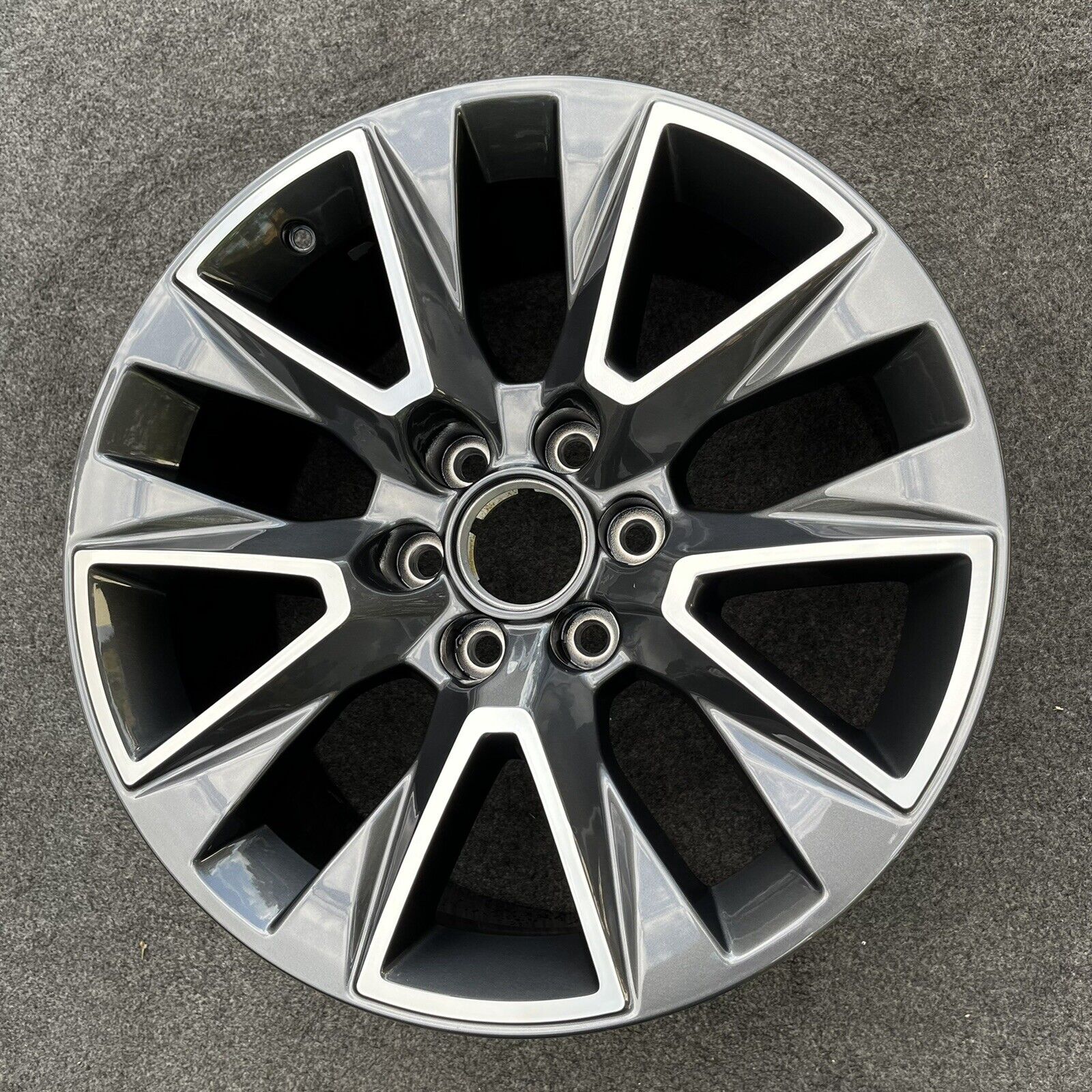 SINGLE 20 INCH WHEEL CHEVY TAHOE SUBURBAN 2021-2023 OEM CHARCOAL ...