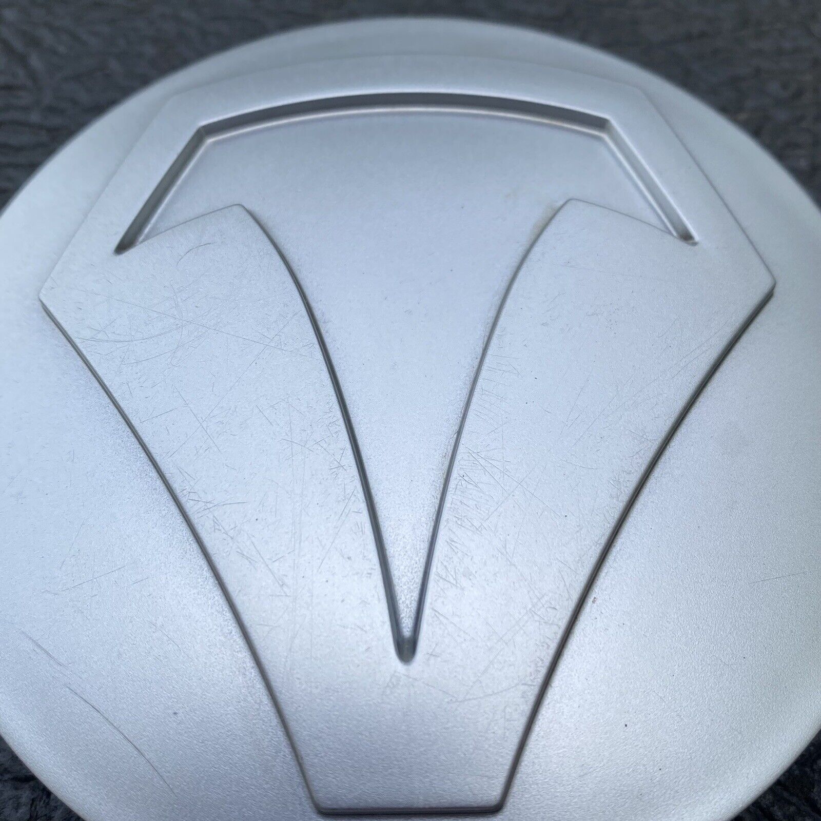 SINGLE CENTER CAP TOYOTA TUNDRA TSS 2015-2020 GENUINE OEM SILVER