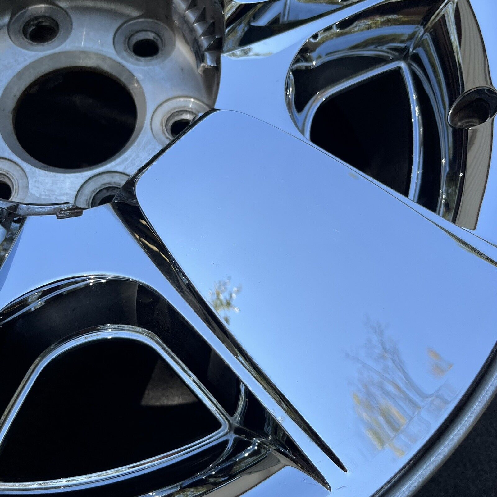 SINGLE 20 INCH WHEEL CHEVROLET SILVERADO TAHOE SUBURBAN OEM CHROME CLAD