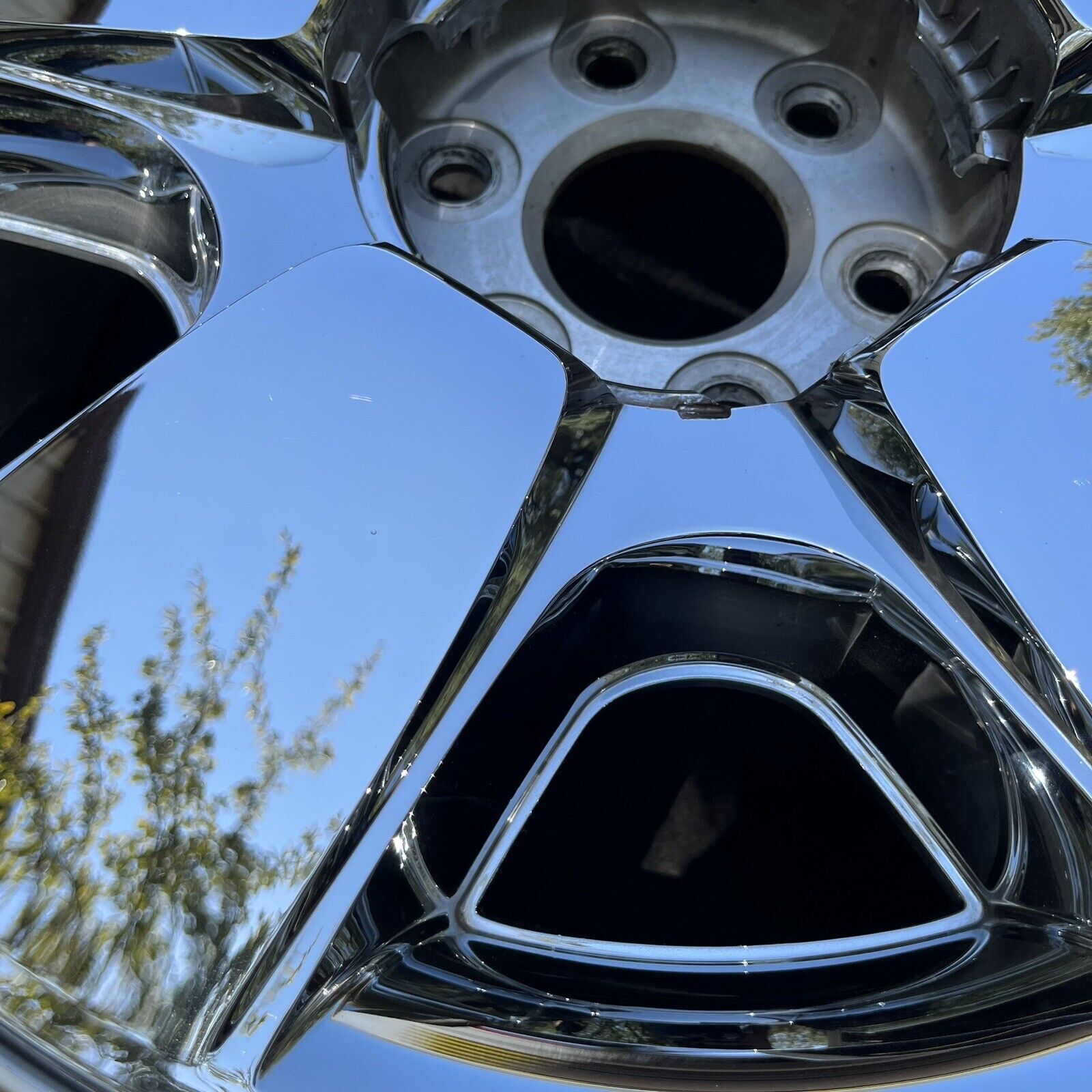 SINGLE 20 INCH WHEEL CHEVROLET SILVERADO TAHOE SUBURBAN OEM CHROME CLAD