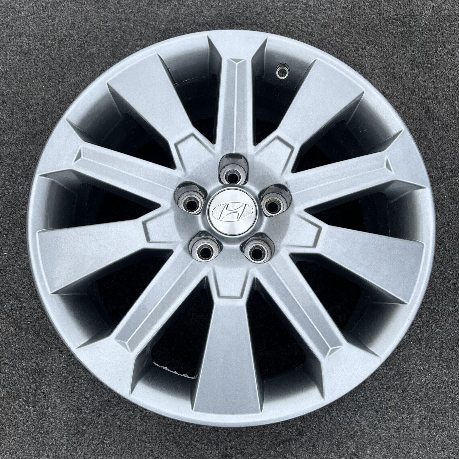 SINGLE 18 INCH WHEEL/RIM HYUNDAI PALISADE 20232024 OEM GENUINE SILVER