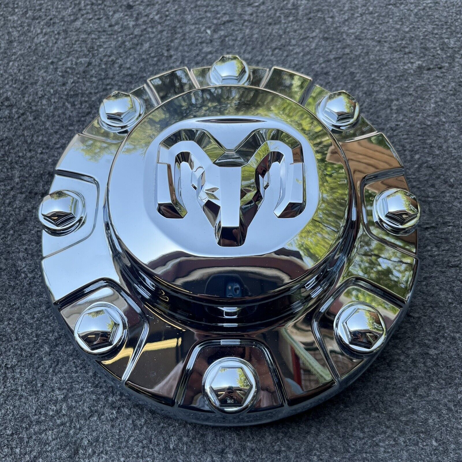 SINGLE CENTER CAP RAM 3500 DUALLY REAR 20192023 OEM CHROME 6MP53TRMAC