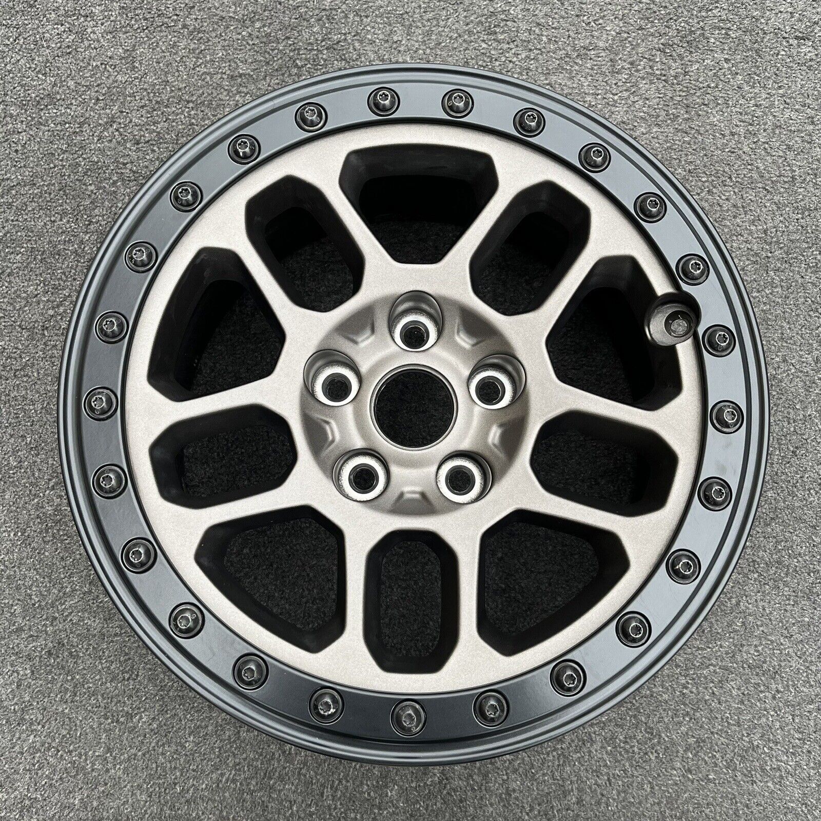 SINGLE 17 INCH WHEEL/RIM JEEP WRANGLER 392 BEADLOCK 20212024 OEM